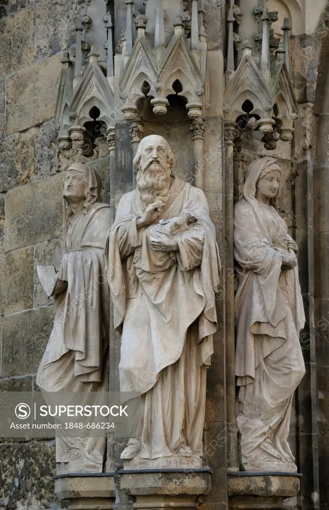 Group of statues, Apostle portal, Thomaskirche church, Leipzig, Saxony, Germany, Europe