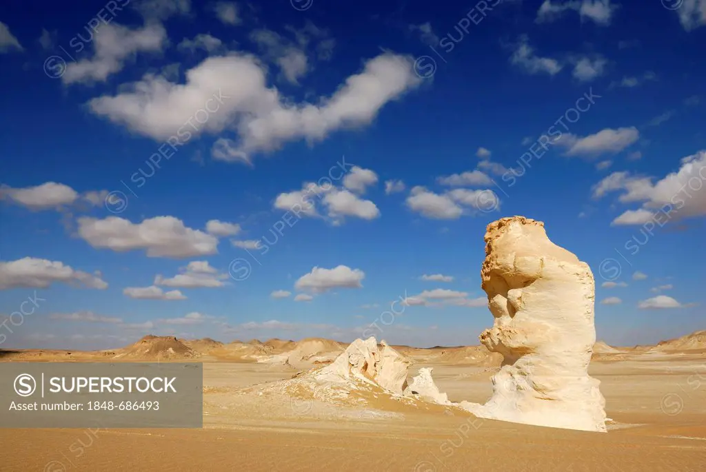 Limestone rock formations, White Desert, Farafra depression, Western Desert, Egypt, Africa