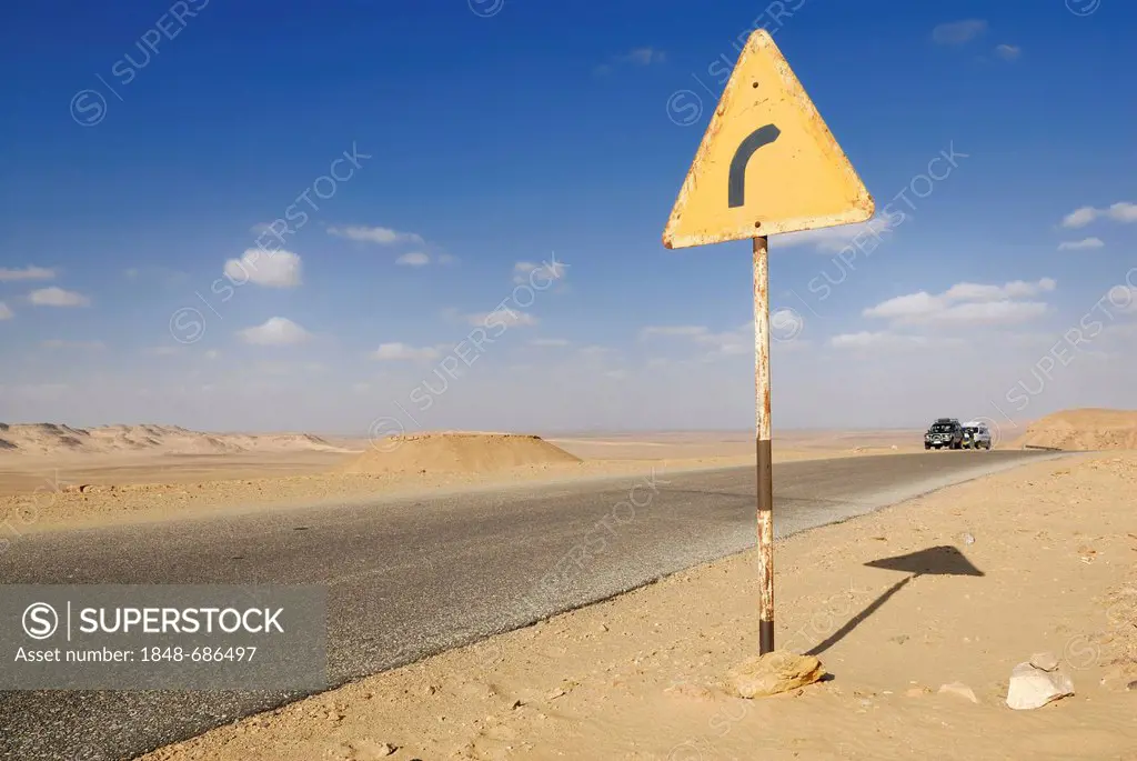 Traffic sign, bend to the right, close to the White Desert, Farafra depression, Western Desert, Egypt, Africa