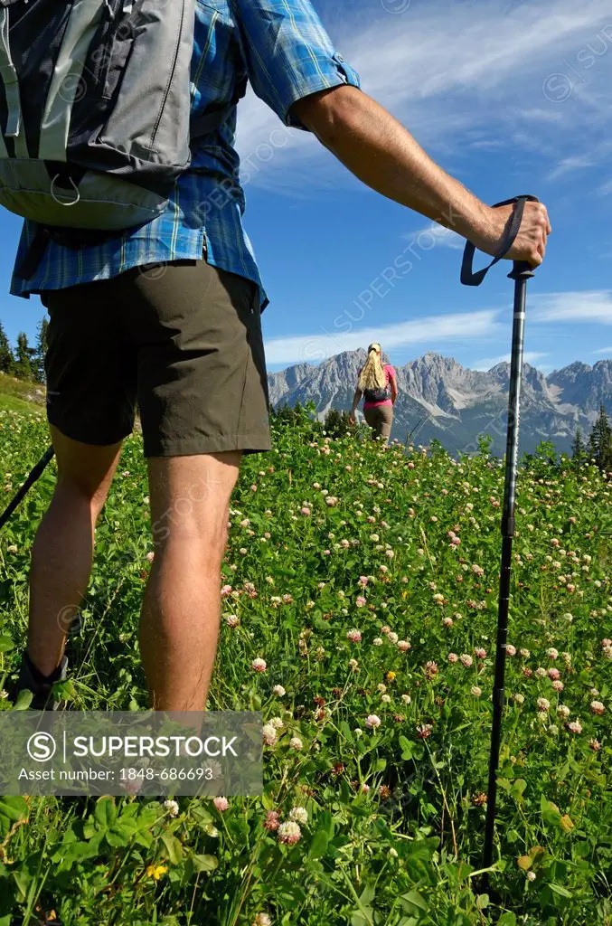 Hikers on Hausberg Mountain, Hartkaiser, view towards the Wilder Kaiser Mountains, Tyrol, Austria, Europe