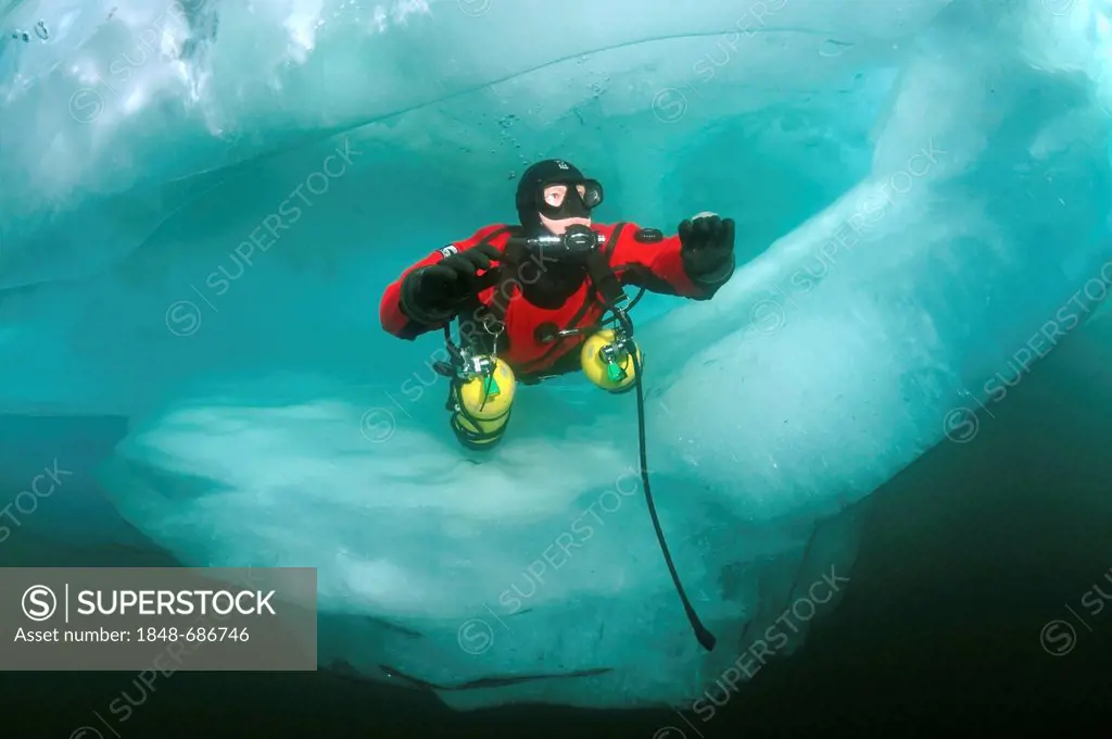 Technical diving, tec diving, ice-diving in Lake Baikal, Olkhon island, Siberia, Russia, Eurasia