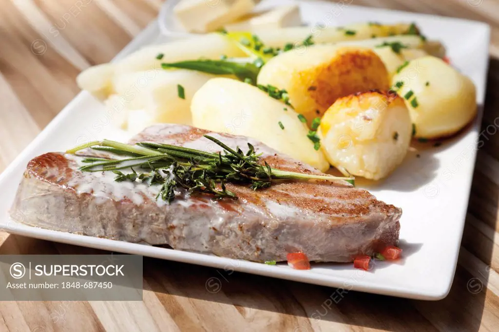 Grilled tuna steak, asparagus with potatoes tossed in butter