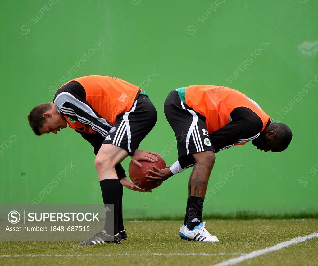 Grafite and Alexander Madlung soccer players, VfL Wolfsburg, during training
