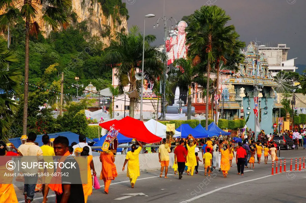 Pilgrims, Hindu festival Thaipusam, Batu Caves limestone caves and temples, Kuala Lumpur, Malaysia, Southeast Asia, Asia
