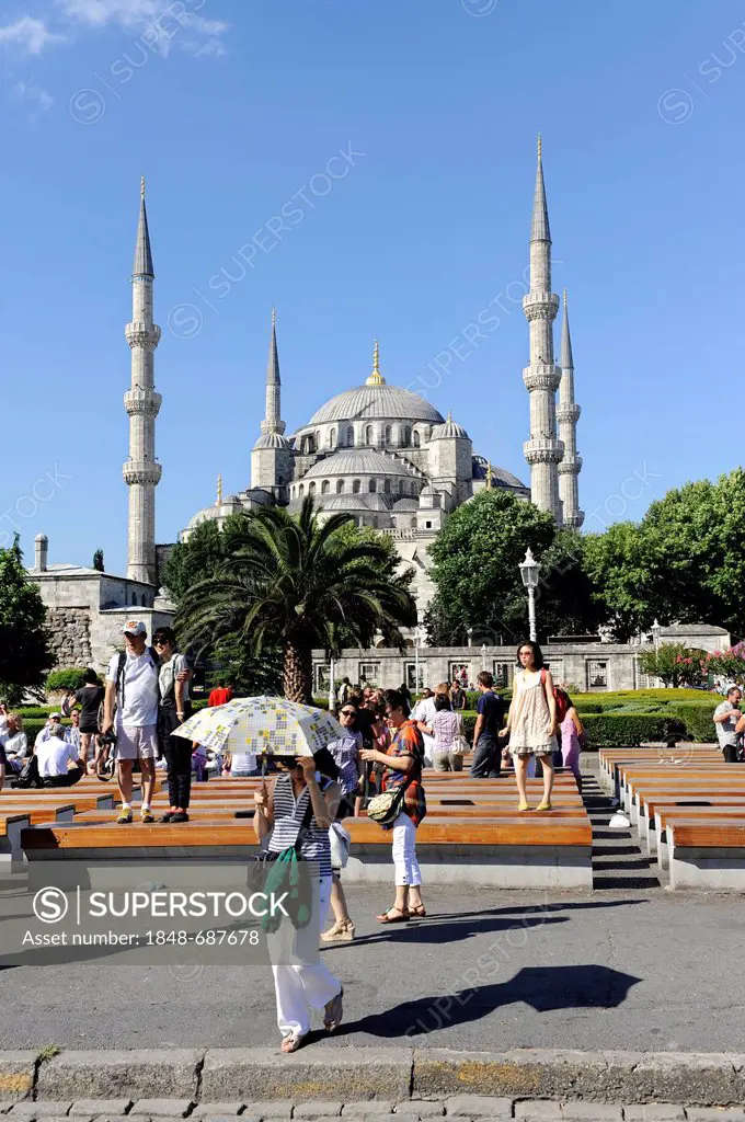 Tourists in front of the Sultan Ahmet Camii, Blue Mosque, Istanbul, Turkey