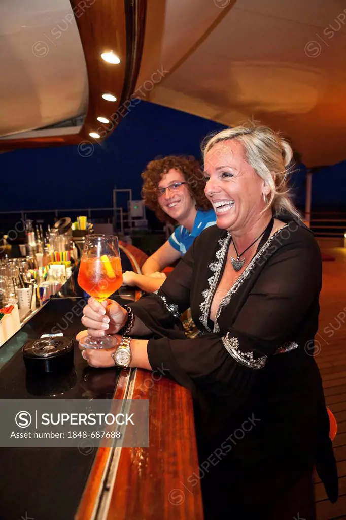 Aida Club Cruiser, tourists having a drink at the bar, Majorca, Spain, Europe - Attention: Restricted right of use! Please ALWAYS contact the press of...