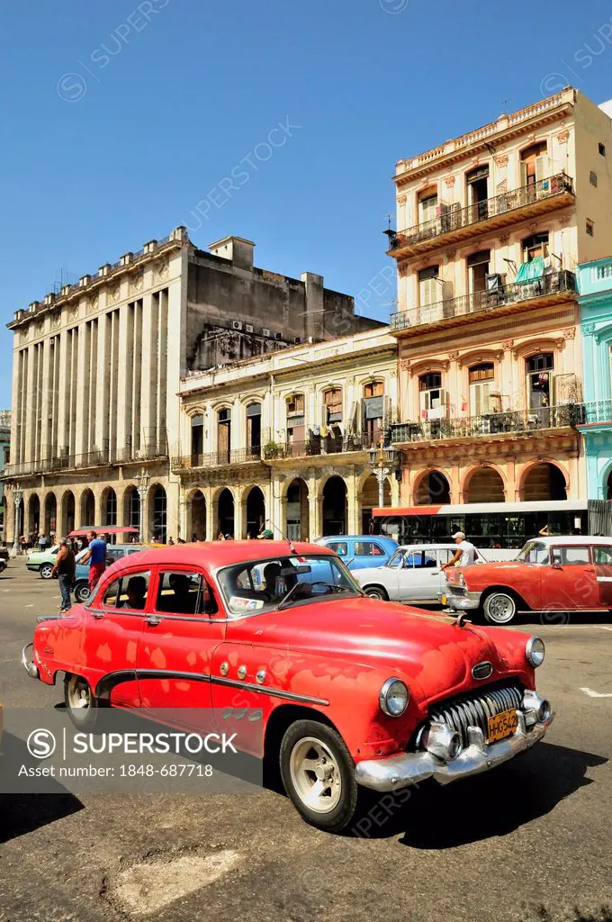 Vintage car in front of buildings with colourful facades, Habana Vieja, Old Havana, Havana, Cuba, Caribbean