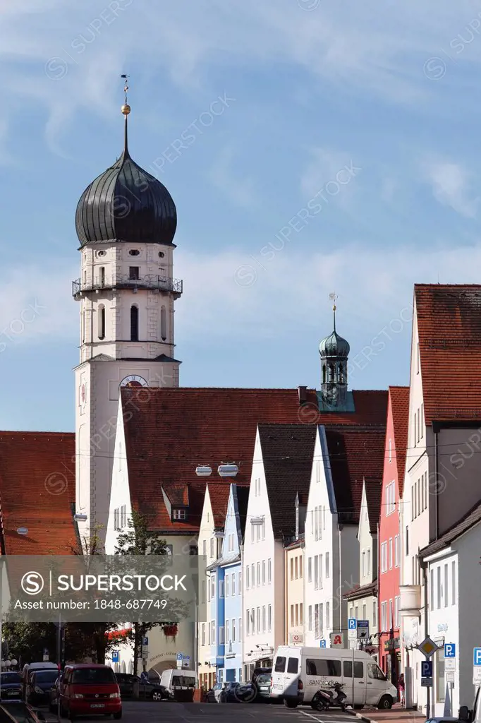 Muenzstrasse street and parish Church of the Assumption, Schongau, Pfaffenwinkel, Upper Bavaria, Bavaria, Germany, Europe
