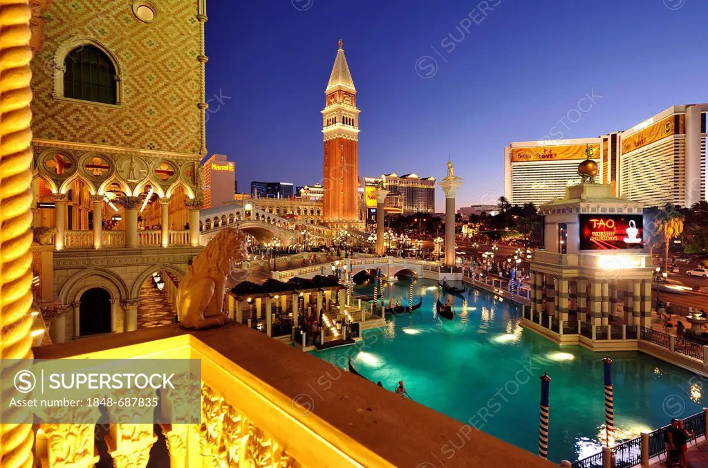 Canale Grande, Grand Canal at dusk, blue hour, Campanile bell tower, gondolas, The Strip, 5 stars luxury hotel The Venetian Casino, The Mirage, The Be...