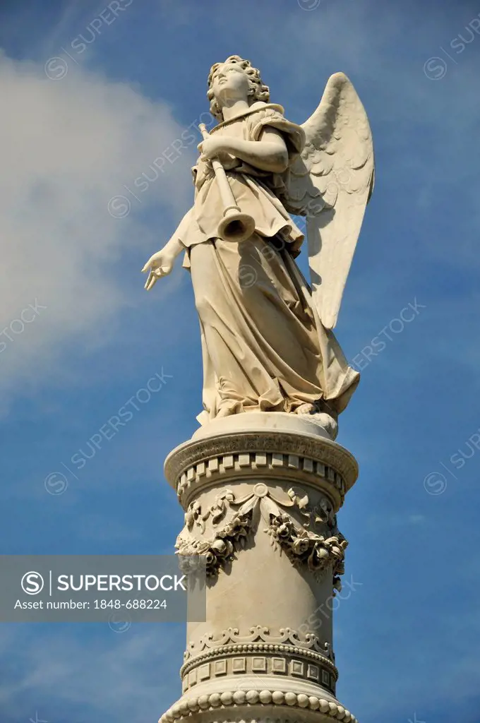 Statue of an angel on one of the monumental tombs, Colon Cemetery, Cementerio Cristóbal Colón, named after Christopher Columbus, Havana, Cuba, Caribbe...