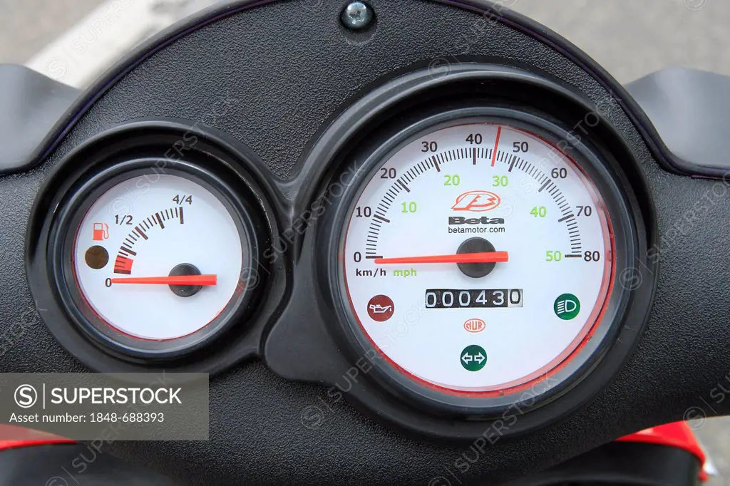 Beta Ark 50 RR scooter instruments