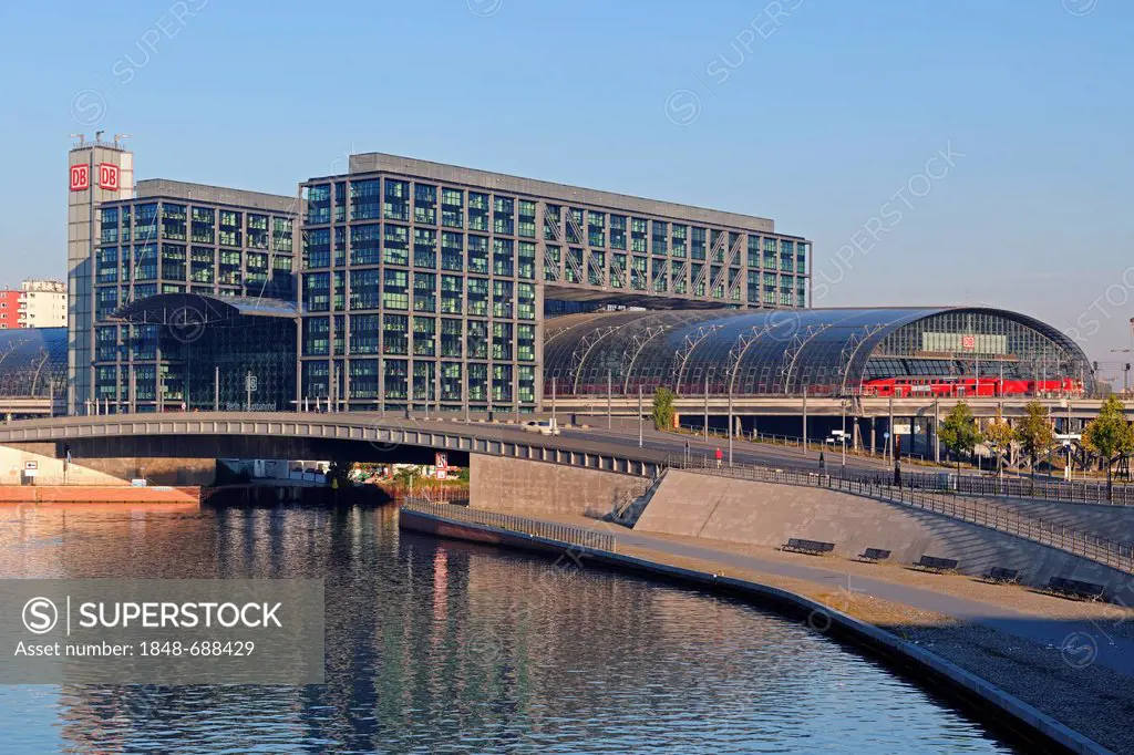 Berlin Main Railway Station, Lehrter Station on the Spree River, Government Quarter, Berlin, Germany, Europe, PublicGround