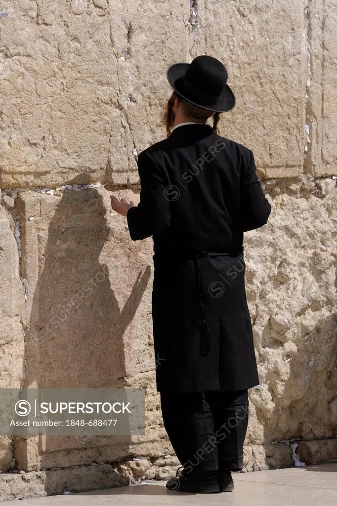 Orthodox Jew praying, Wailing Wall or Western Wall, Jerusalem, Israel, Middle East