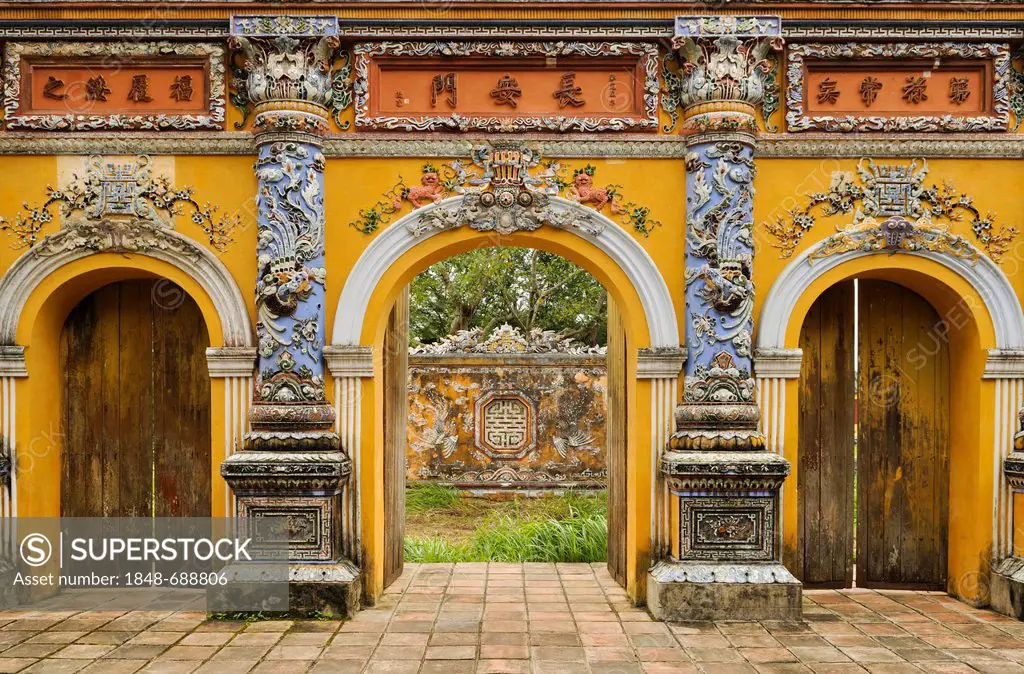 North Gate or Hoa Binh Gate, Hoang Thanh Imperial Palace, Forbidden City, Hue, UNESCO World Heritage Site, Vietnam, Asia
