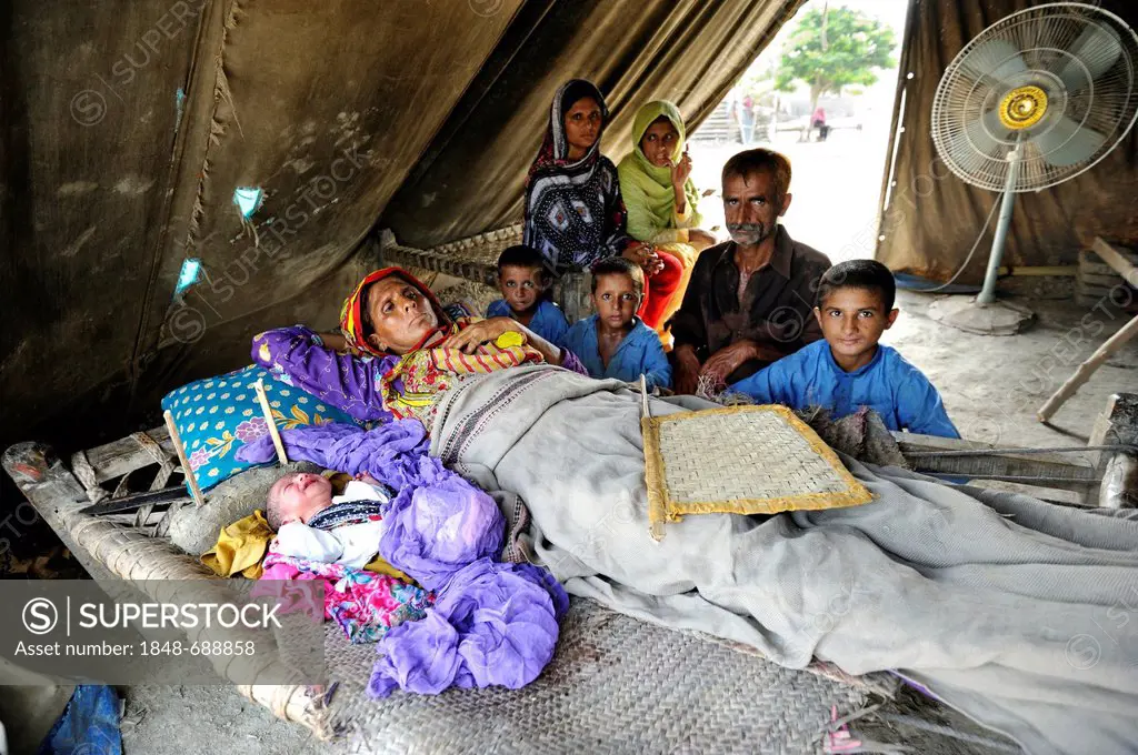 Family with newborn baby, they have been living in a tent since the flood disaster of 2010, Lashari Wala village, Punjab, Pakistan, Asia