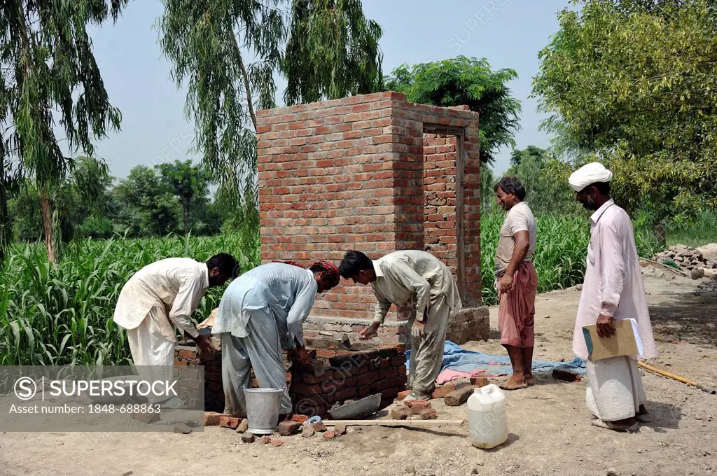 Construction of latrines for victimes of the flood catastrophe of 2010, Lashari Wala village, Punjab, Pakistan, Asia