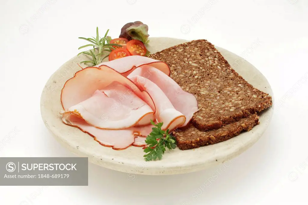 Cured smoked ham with brown bread