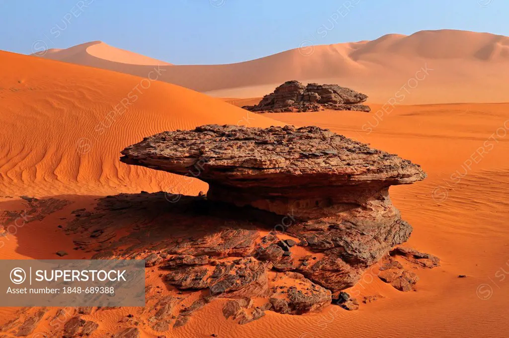 Sandstone rock formation at Tin Merzouga, Tadrart, Tassili n'Ajjer National Park, Unesco World Heritage Site, Algeria, Sahara, North Africa
