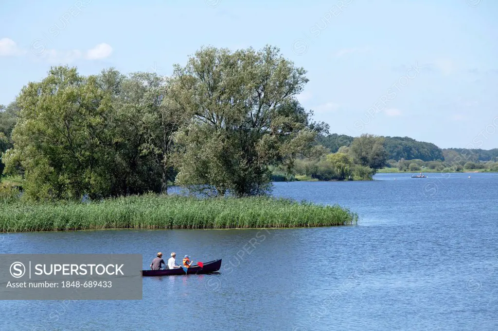 Boating on Lake Gartow, Naturpark Elbufer-Drawehn nature reserve, Lower Saxony, Germany
