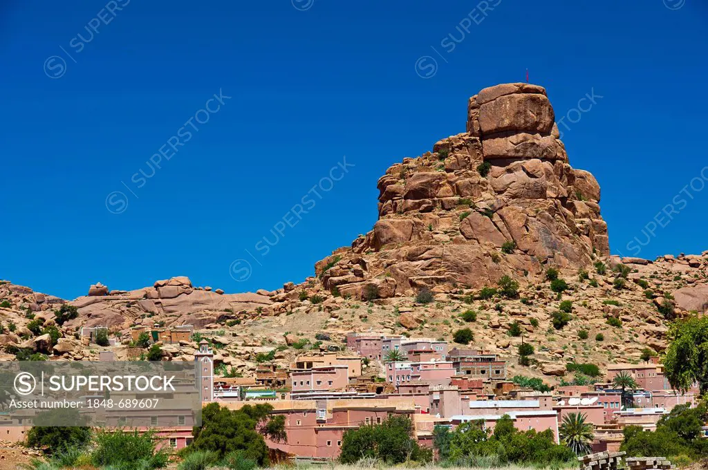 Small village of Aguard Oudad with an Islamic mosque in front of the imposing rocks of Chapeau Napoleon, Napoleon's Hat, Tafraoute, Anti-Atlas Mountai...