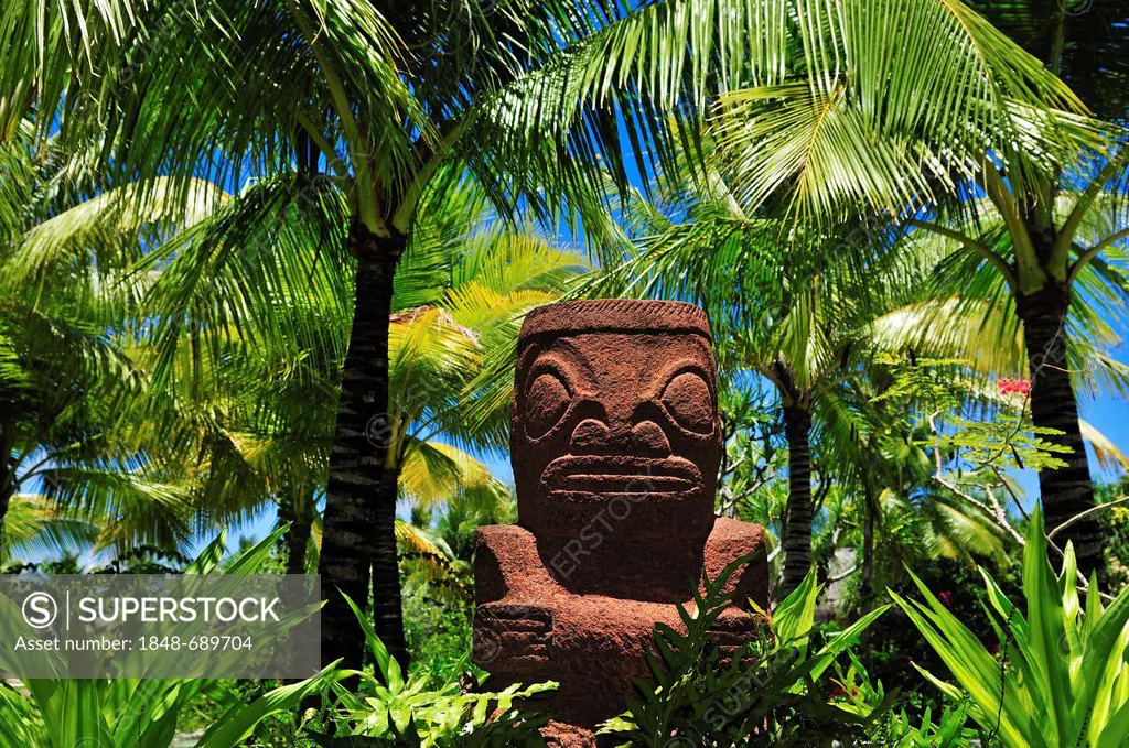 Stone sculpture, St. Regis Bora Bora Resort, Bora Bora, Leeward Islands, Society Islands, French Polynesia, Pacific Ocean