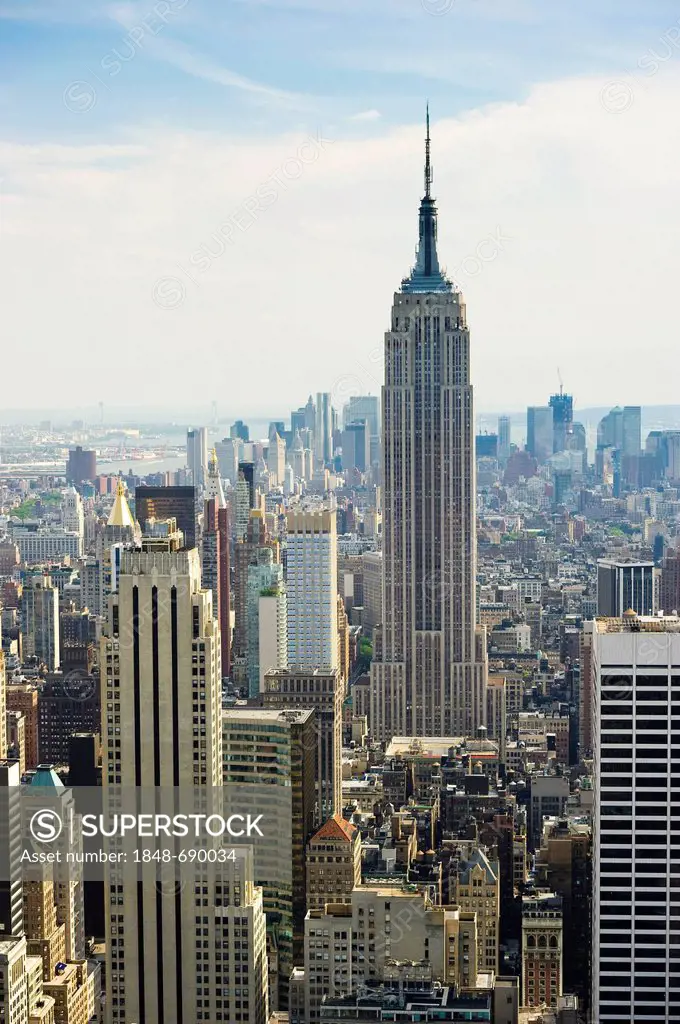 Empire State Building, view from the Rockefeller Center, Manhattan, New York, USA