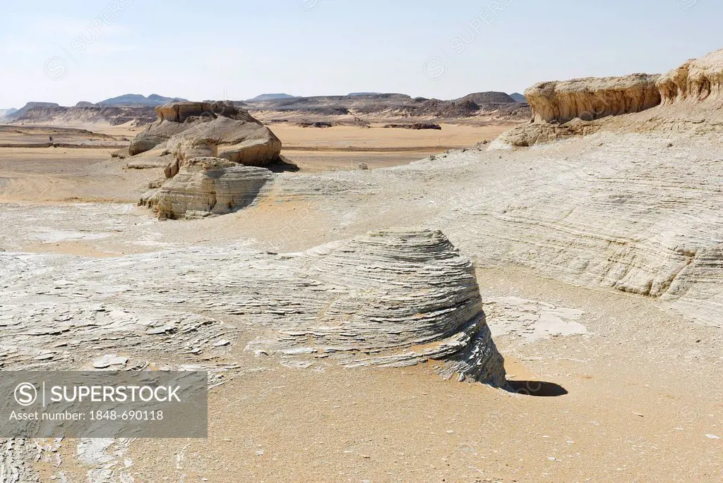 Rock formations, desert landscape between the Dakhla Oasis and the Kharga Oasis, Libyan Desert, also known as Western Desert, Sahara, Egypt, Africa