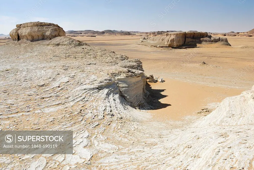 Rock formations, desert landscape between the Dakhla Oasis and the Kharga Oasis, Libyan Desert, also known as Western Desert, Sahara, Egypt, Africa
