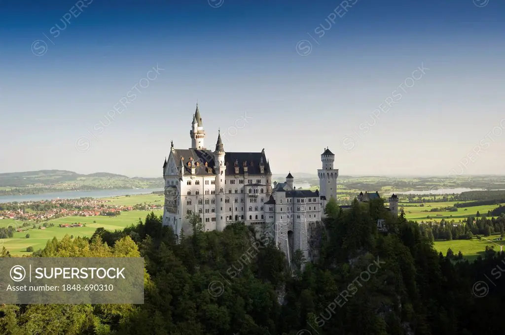 Neuschwanstein Castle near Fuessen, Allgaeu region, Bavaria, Germany, Europe