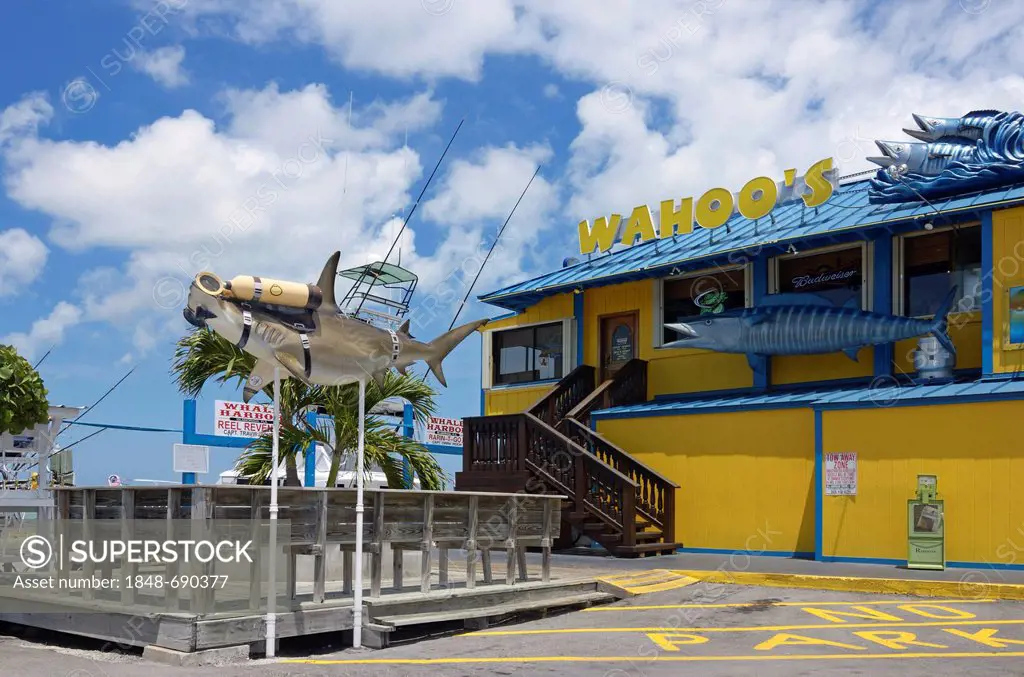 Dummy of a Hammerhead Shark with goggles and scuba diving gear in front of the Wahoo's Seafood Buffet, Islamorada, Whale Keys, Florida, USA