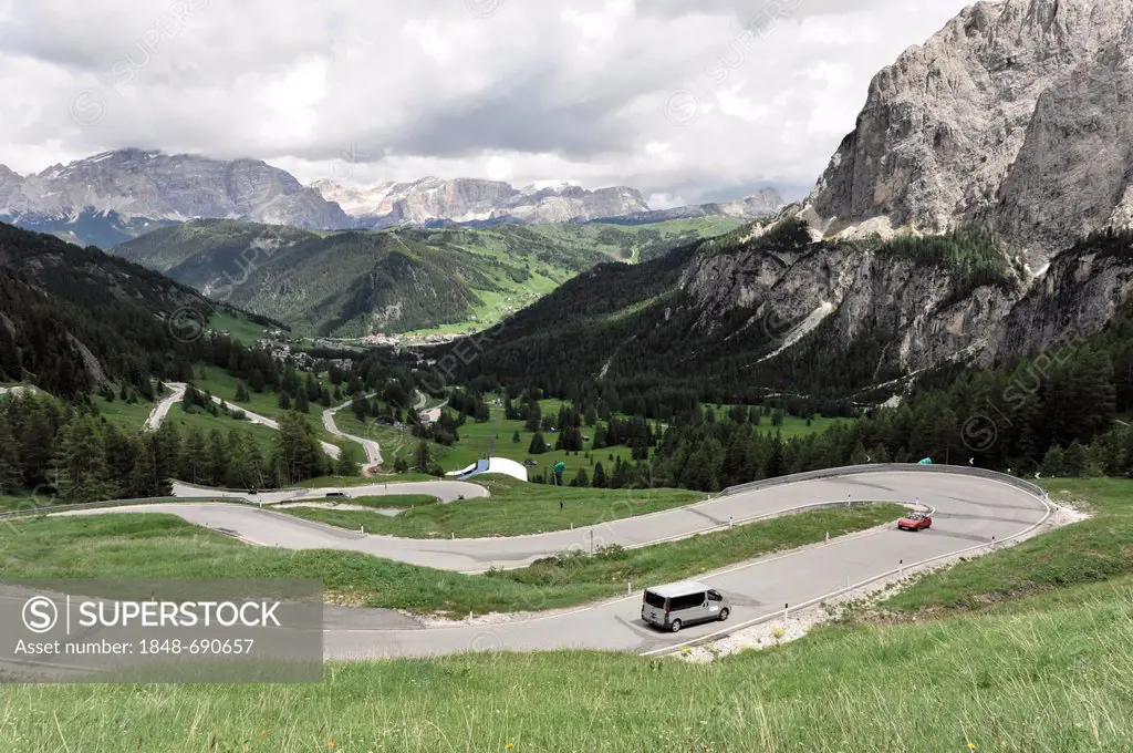Panoramic view towards the east, Passo Gardena on 2121m altitude, Corvara valley, Val Gardena, Dolomites, South Tyrol, Italy, Europe