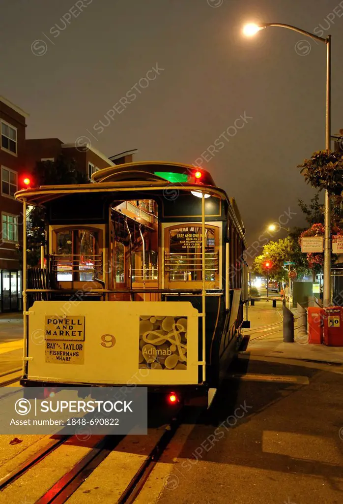 Night scene, cable car, cable tramway, Powell and Market Street, Fisherman's Wharf, San Francisco, California, United States of America, USA, PublicGr...