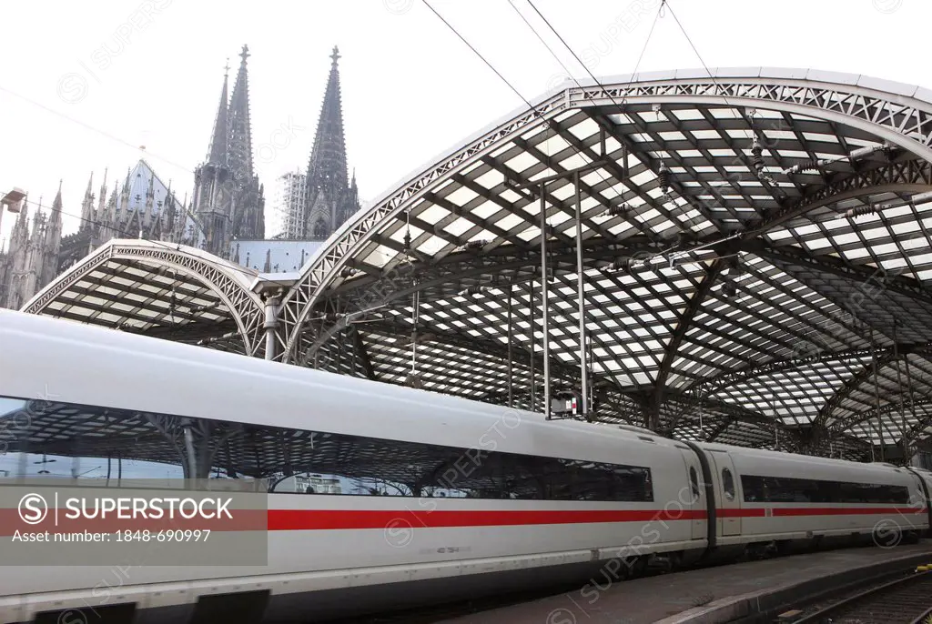 ICE train departing from Cologne Central Railway Station, Cologne, North Rhine-Westphalia, Germany, Europe