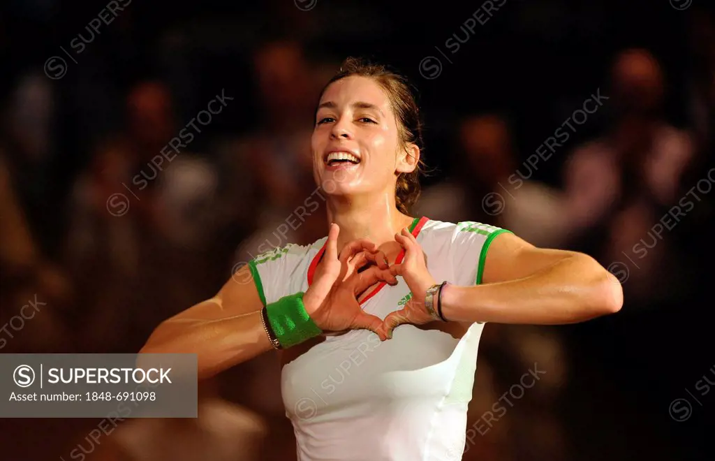 Andrea Petkovic, GER, thanking the audience for their support with making a heart with her hands, Women's tennis, Porsche Tennis Grand Prix Stuttgart,...