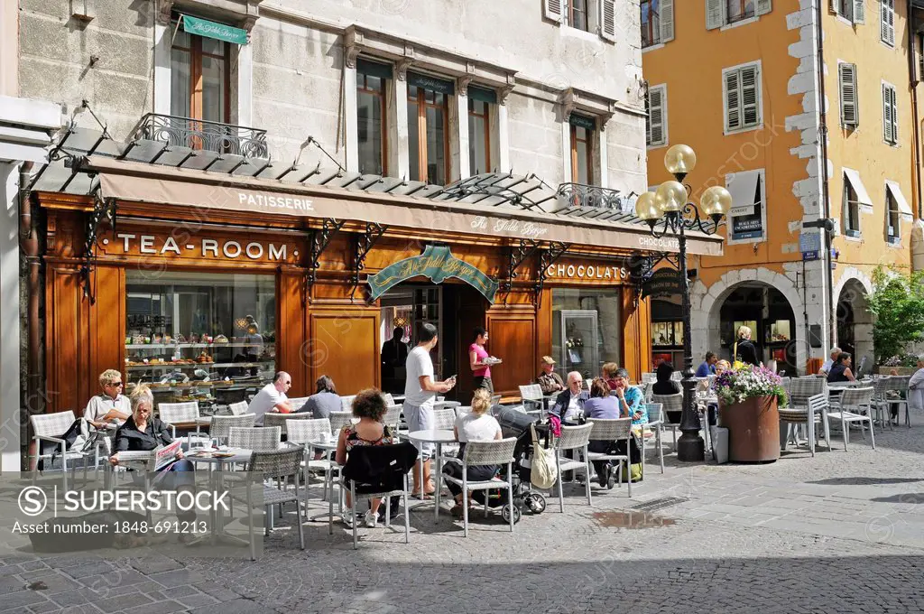 Street cafe, Annecy, Haute-Savoie, Rhone-Alpes, France, Europe