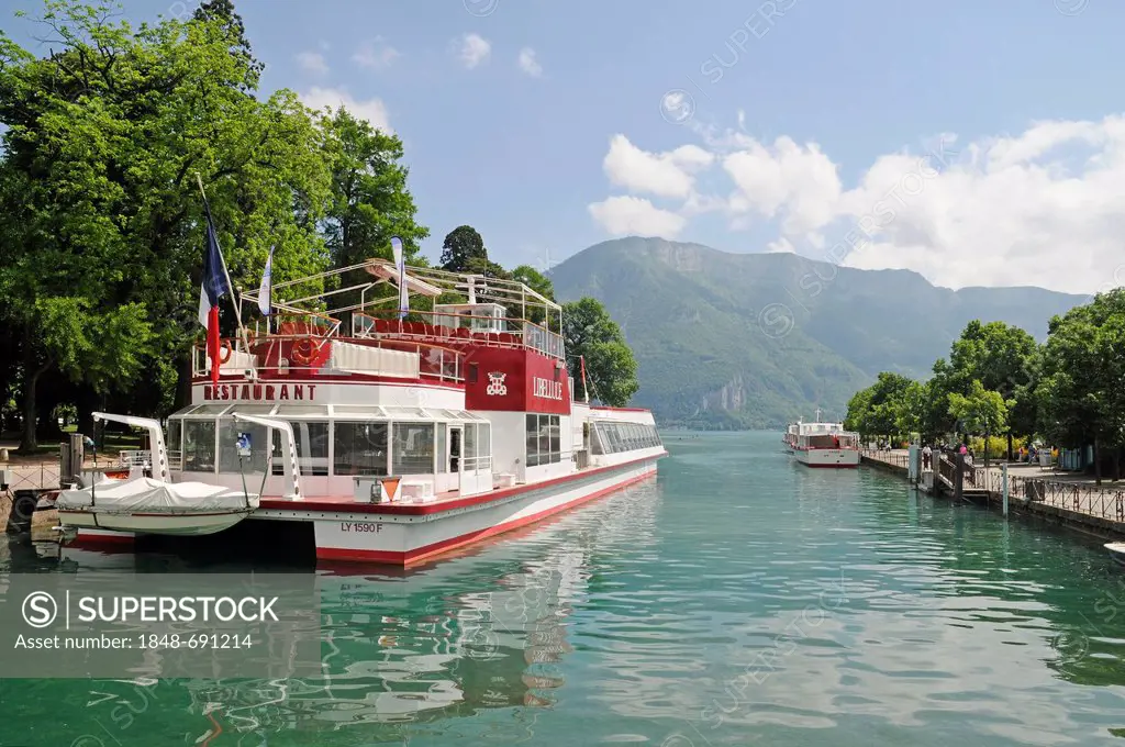 Restaurant ship, excursion boat, boat dock, Lac d'Annecy, Lake Annecy, Haute-Savoie, Rhone-Alpes, France, Europe