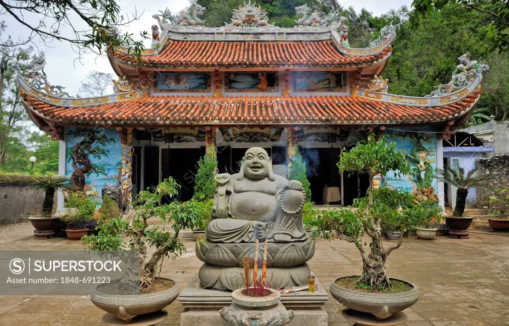 Buddha sculpture in front of Tham Thai Pagoda, Marble Mountains, Ngu Hanh Son, Thuy Son, Da Nang, Vietnam, Asia