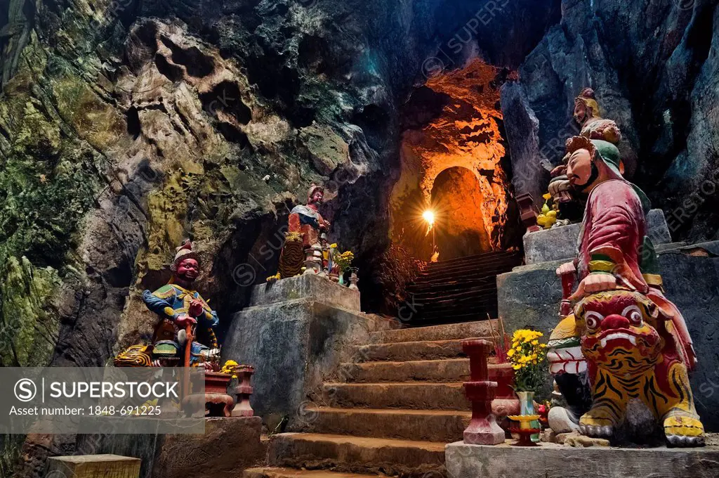 Entrance to Huyen Khong cave, protective deities, guardian figures, Marble Mountains, Ngu Hanh Son, Thuy Son, Da Nang, Vietnam, Asia