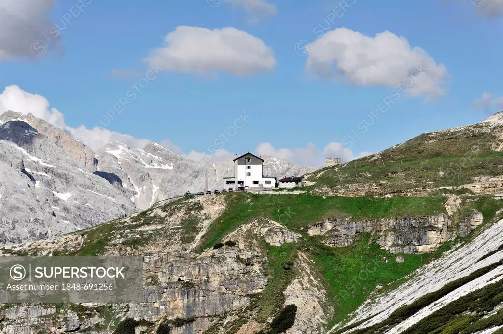 Trail 101-104, between Auronzo alpine hut, 2320m, pictures, and Lavaredoalpine hut, 2344m, lodge, Alta Pusteria, Dolomites of Sesto, South Tyrol, Ital...