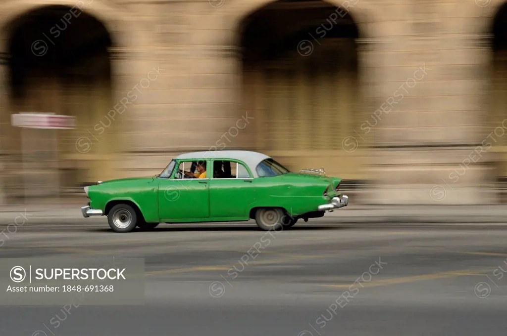 Vintage car, Habana Vieja, Old Havana, Havana, Cuba, Caribbean