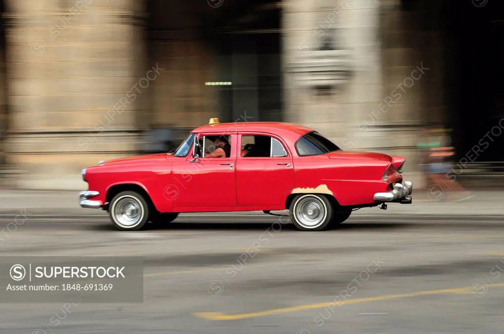 Vintage car, Habana Vieja, Old Havana, Havana, Cuba, Caribbean