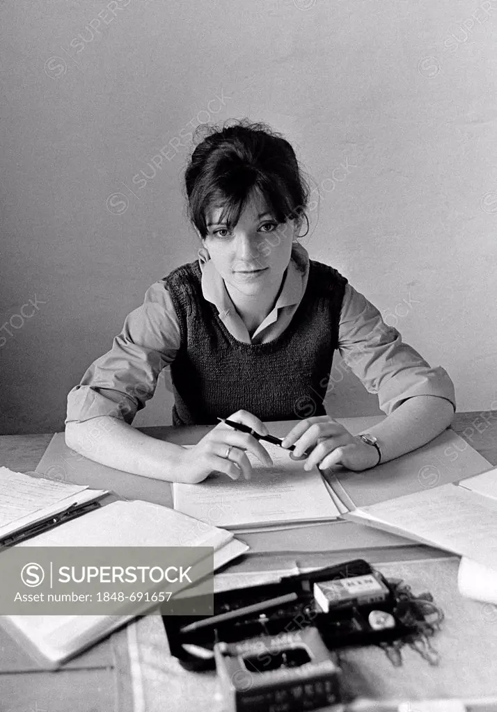 Young woman in the office, Leipzig, East Germany, historical photograph around 1975