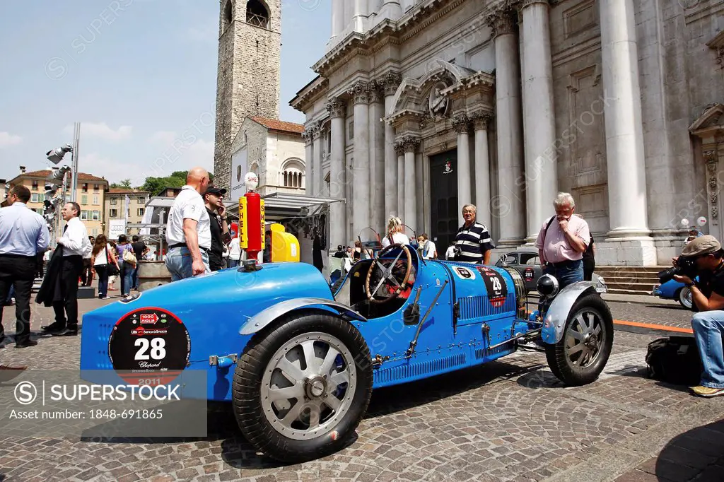 Vintage car, Bugatti T 35 T, built in 1926, in front of the Duomo Vecchio Cathedral, Piazza Paolo VI, Mille Miglia 2011, historic town centre of Bresc...