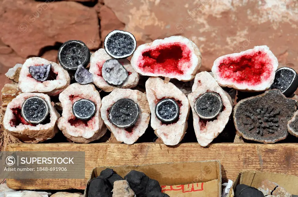Minerals, precious stones, souvenir stall on Tichka Pass, Col du Tichka, 2260m, Morocco, Africa