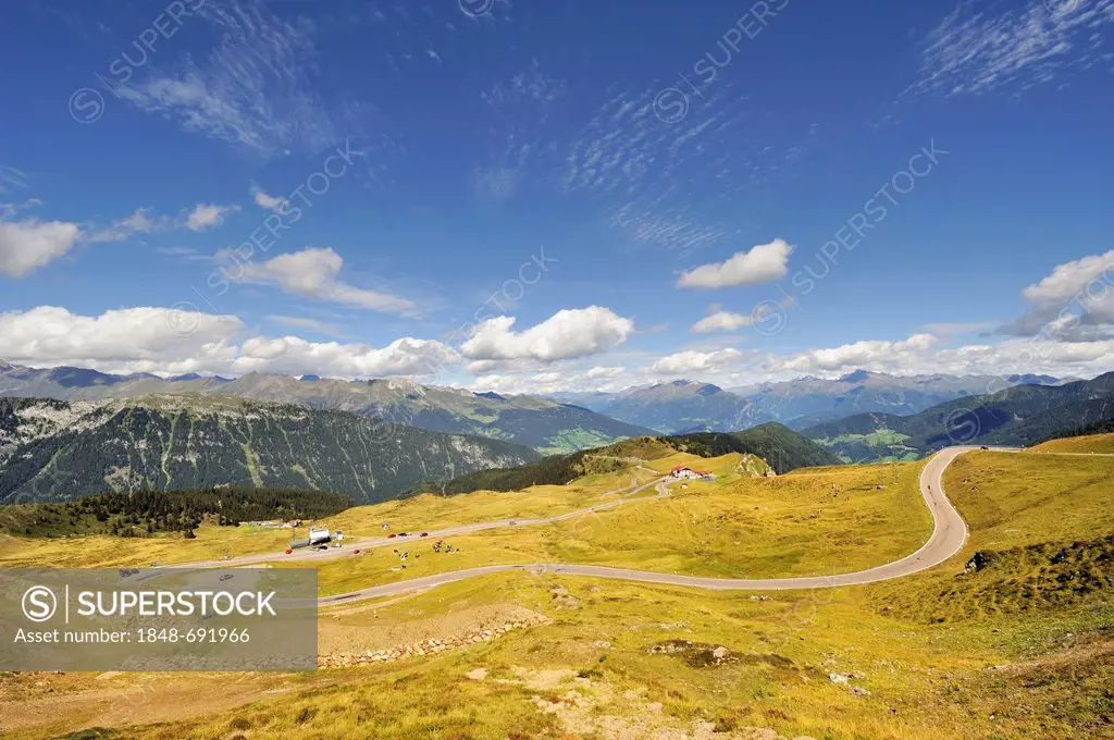 The 39km long Jaufenpass, 2094m, looking towards the north, Trentino, Alto Adige, Italy, Europe