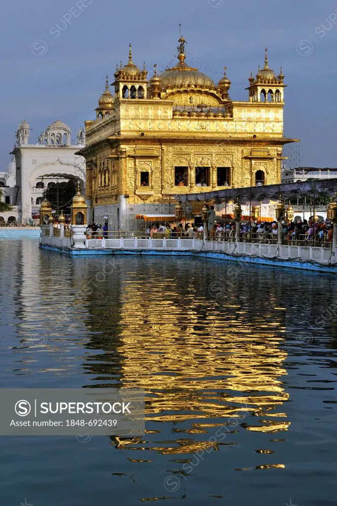 Sikh sanctuary Harmandir Sahib or Golden Temple in the Amrit Sagar, lake of nectar, Amritsar, Punjab, North India, India, Asia