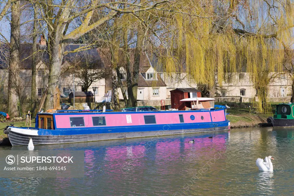 Barges on Thames, Lechlade on Thames, Cotswolds, Gloucestershire, England, United Kingdom, Europe