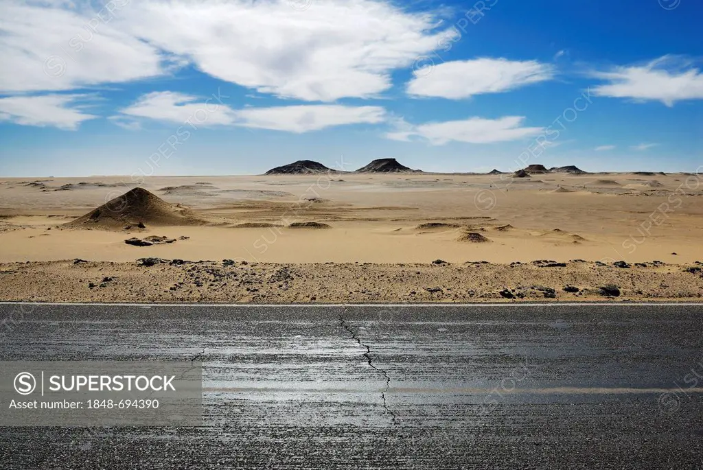 Desert road between Al Fayoum Oasis and Bahariya Oasis, Western Desert, Egypt, Africa