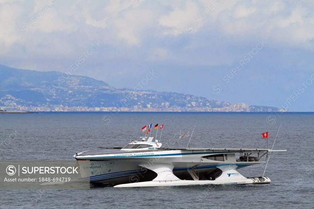 Tûranor PlanetSolar, solar-powered boot arriving in Monaco after the first circumnavigation of the globe with solar power, in 585 days, 4 May 2012, Pr...