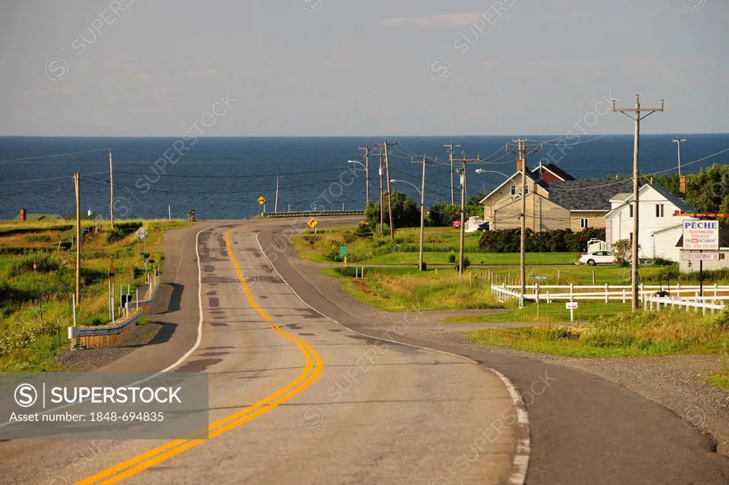 Road along the St. Lawrence River near Grosses-Roches, Gaspe Peninsula, Gaspésie, Quebec, Canada